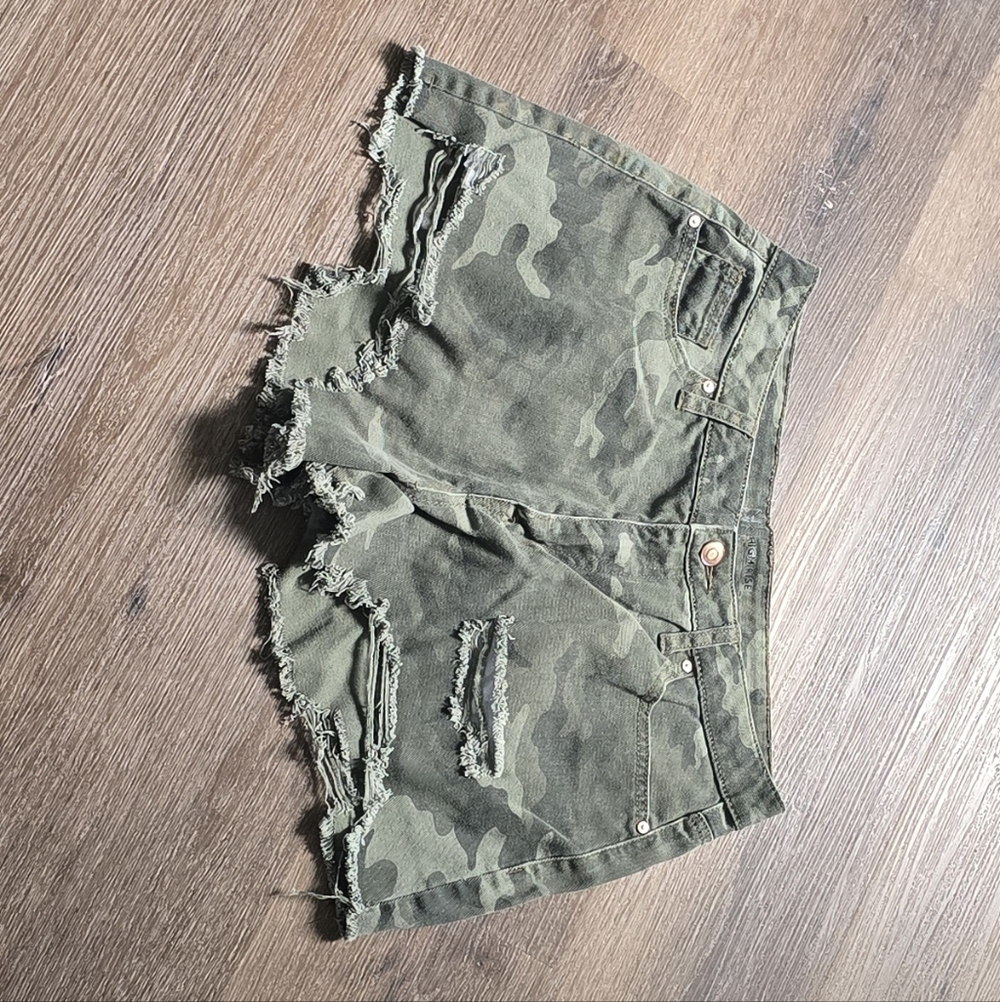 Camo Green Distressed Women Shorts